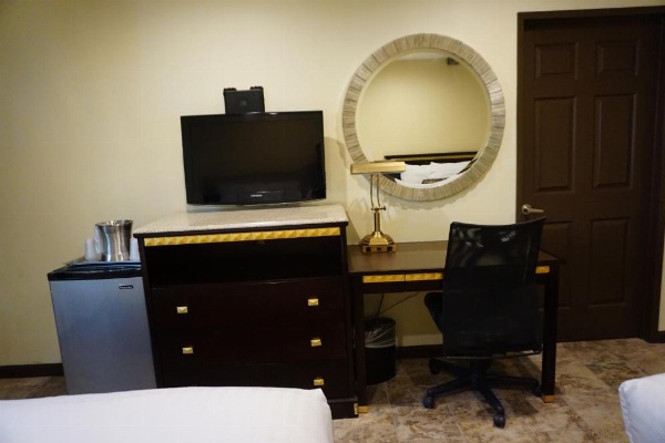 Tuscan Garden Inn image 25