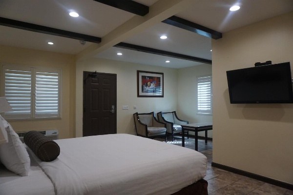 Tuscan Garden Inn image 1