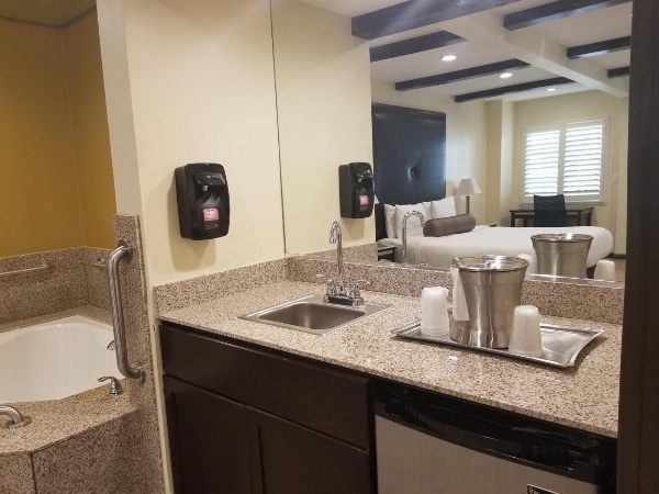 Tuscan Garden Inn image 13