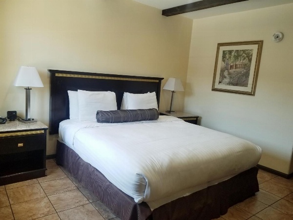 Tuscan Garden Inn image 2